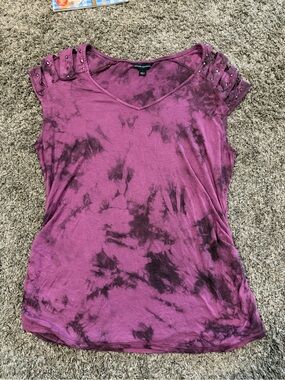 Rock & Republic Plum Tie-Dye V-Neck Tank with Studded Ruched Shoulders